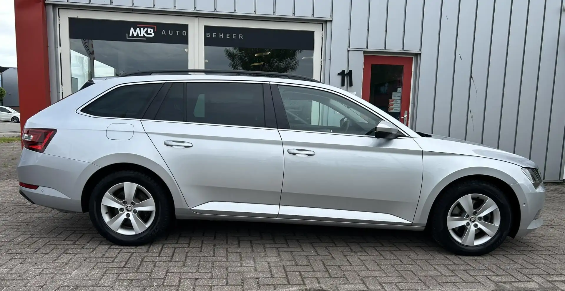 Skoda Superb Combi 1.5 TSI ACT AUTOMAAT Navigatie/Camera Grijs - 2