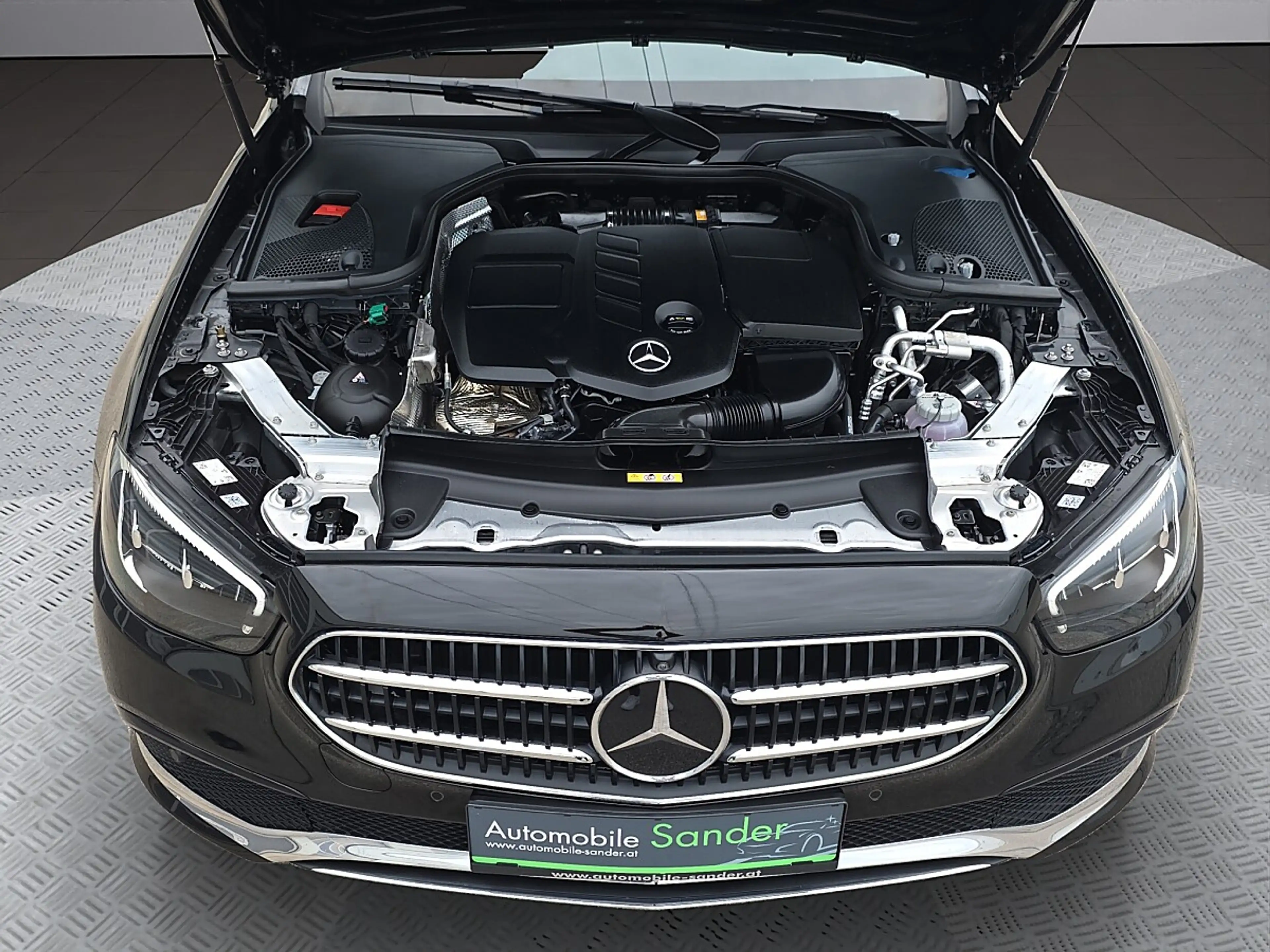 Mercedes-Benz E 300 de PEHV Avantgarde 4Matic *LEDER/SITZKLIMA/1.BE... — photo 6