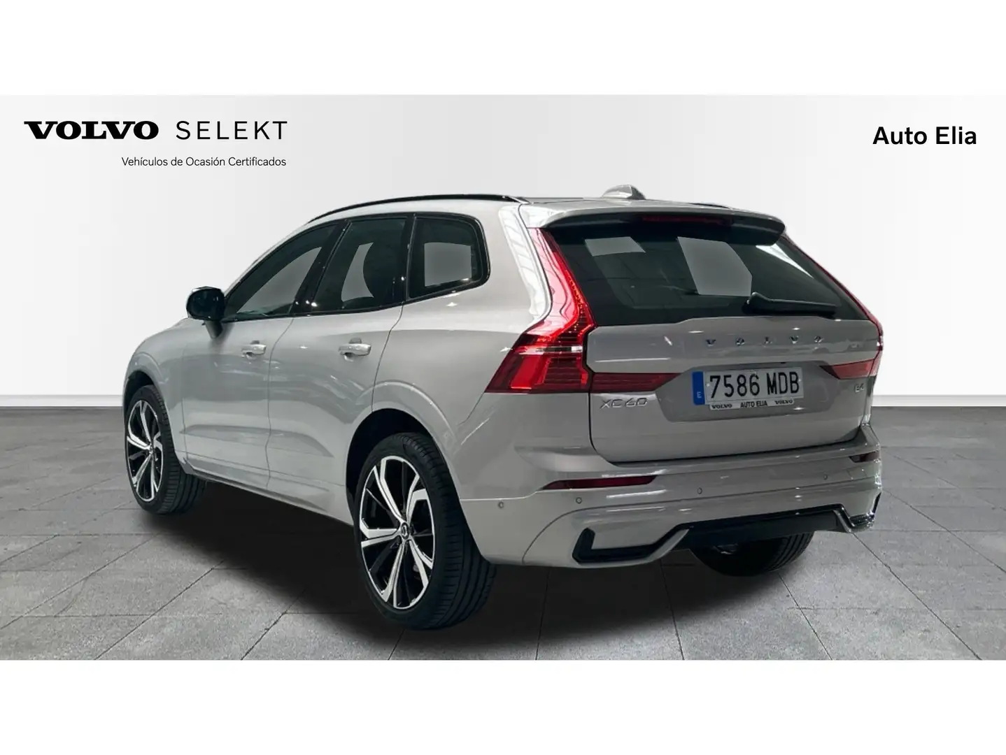 Volvo XC60 B4 Plus Bright FWD Aut. Plateado - 2