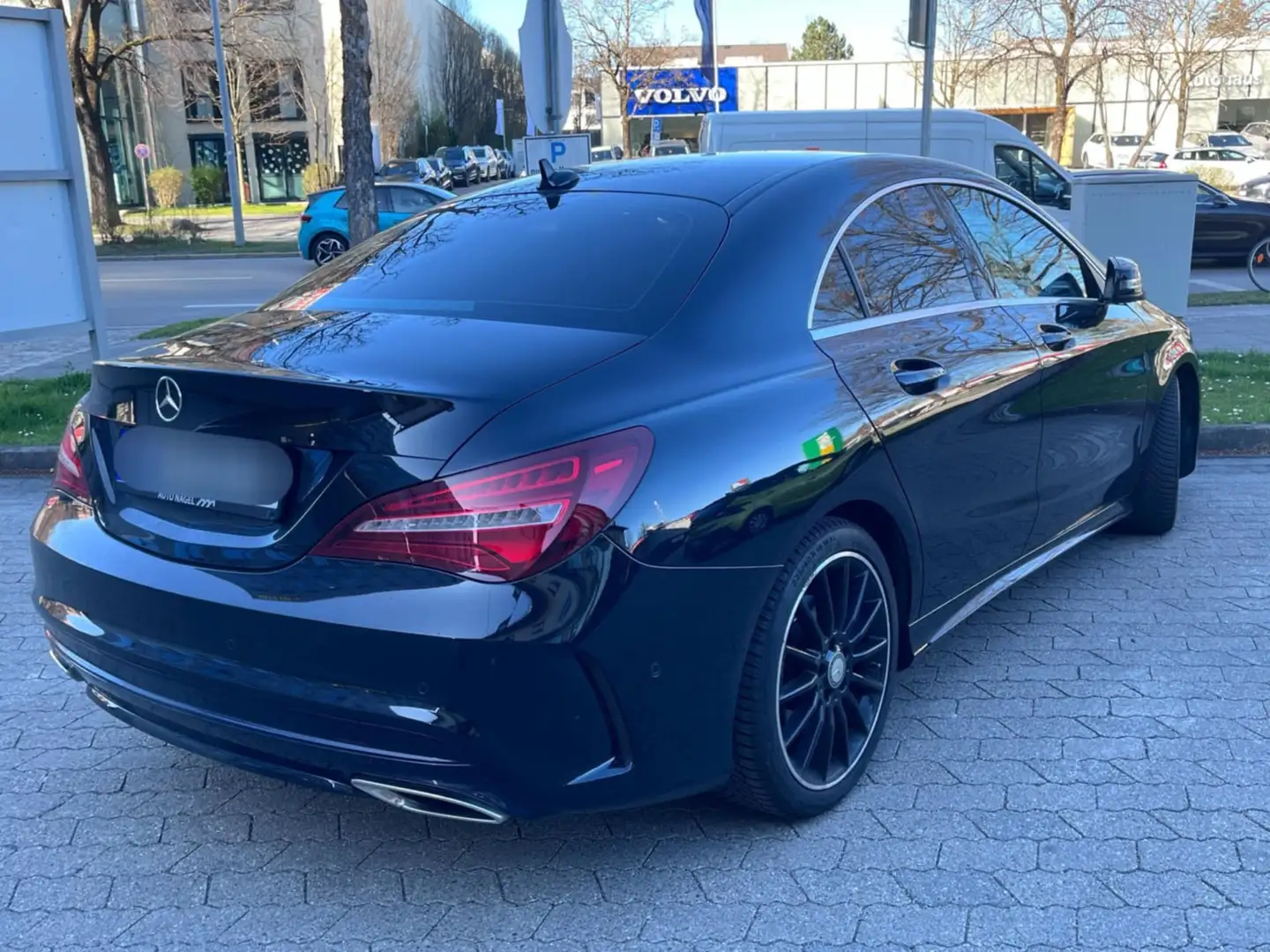Mercedes-Benz CLA 180 AMG Line Night Schwarz - 2