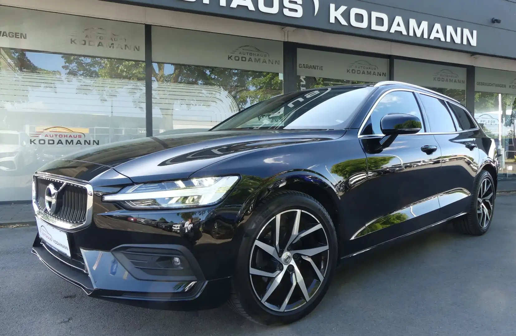 Volvo V60 LED*Kamera*Leder*Virtual*BLIS*AHK*18"Alu* Zwart - 1