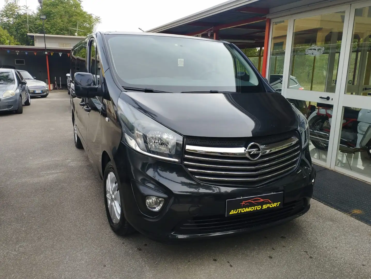 Opel Vivaro Nero - 1
