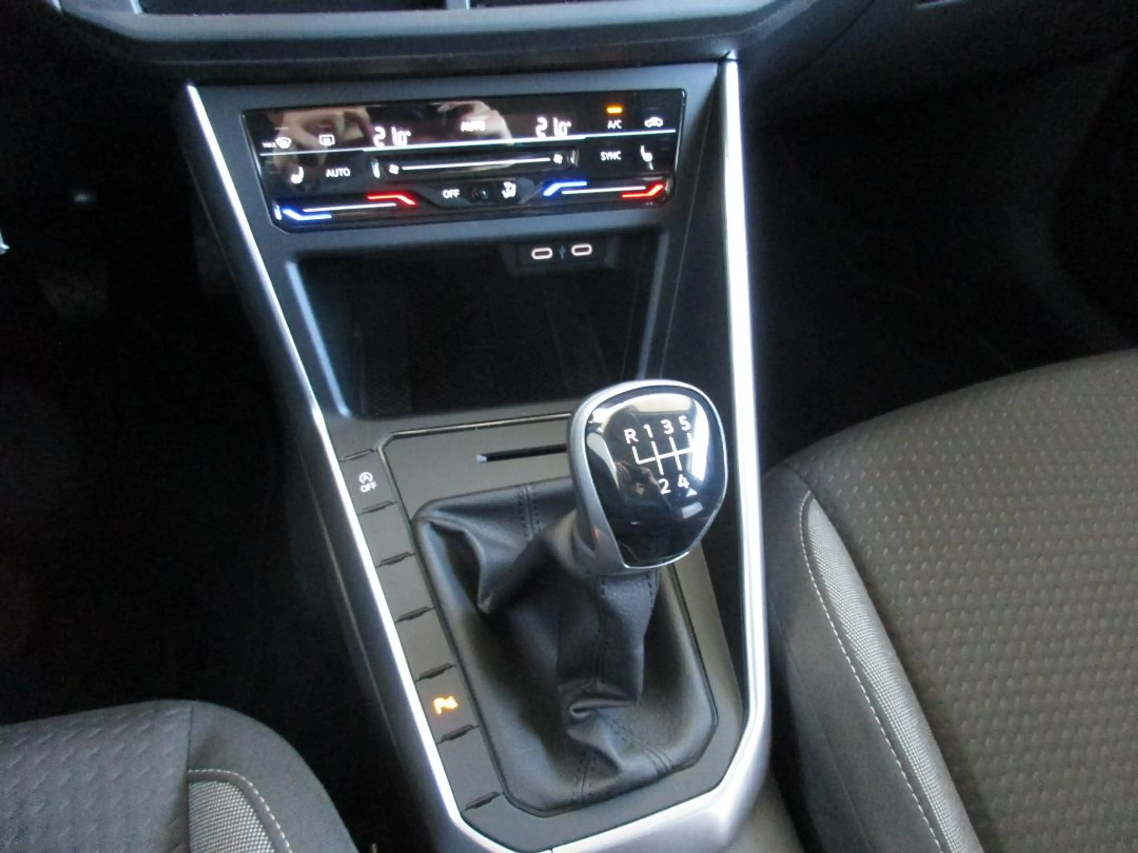 Volkswagen Polo Life TSI RearView,Navi, 3,99% Finanzierung — photo 13