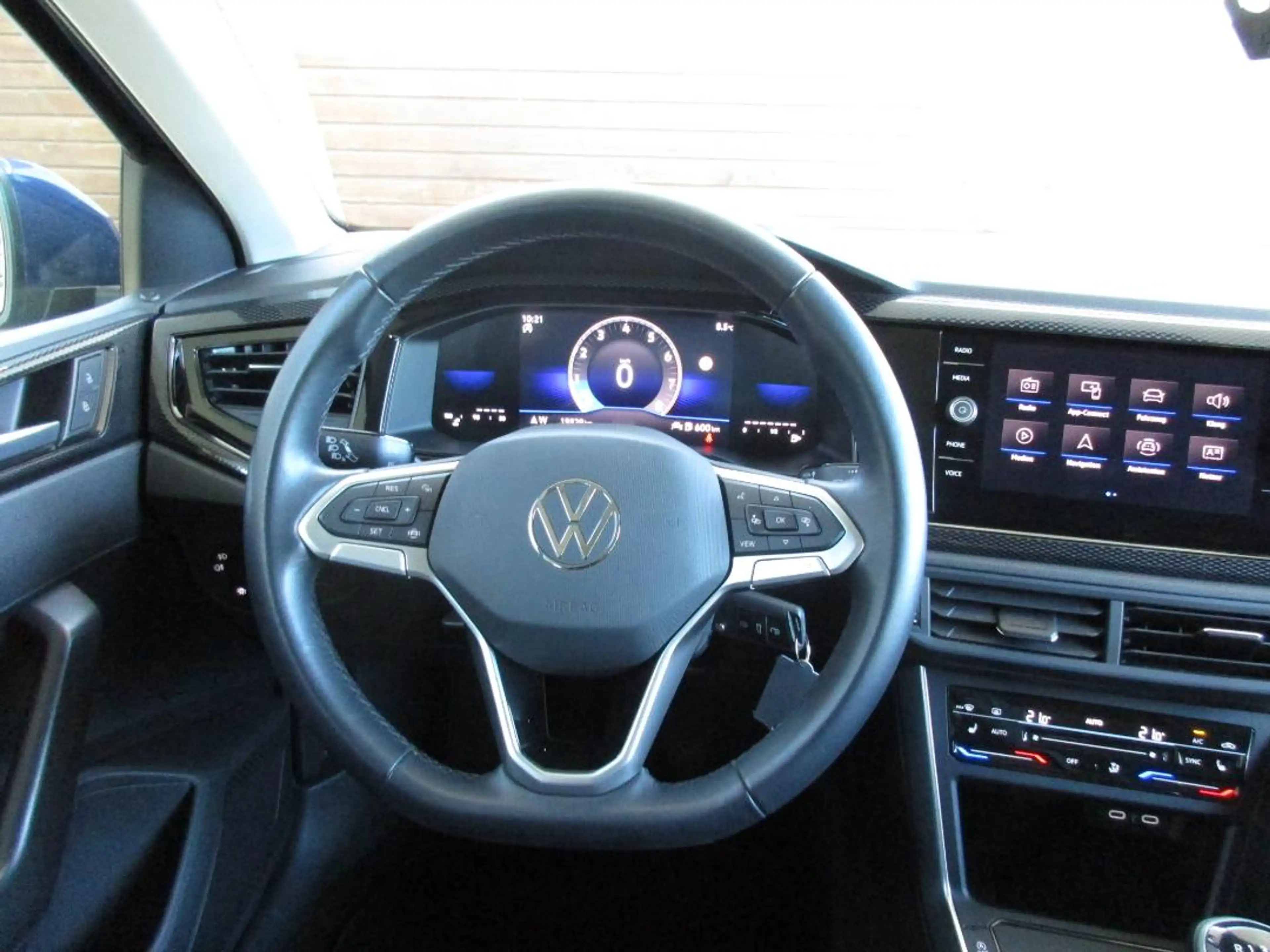 Volkswagen Polo Life TSI RearView,Navi, 3,99% Finanzierung — photo 9