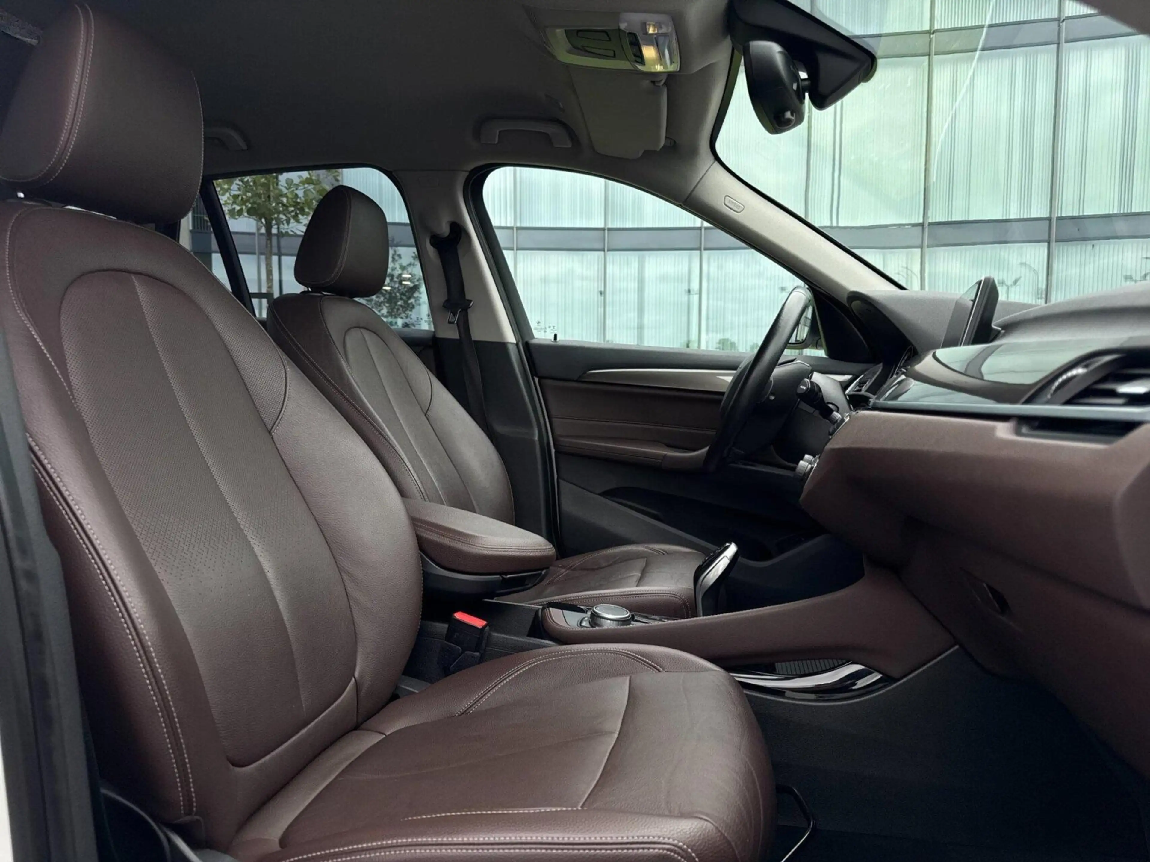 BMW X1 sDrive18i High Executive — photo 11