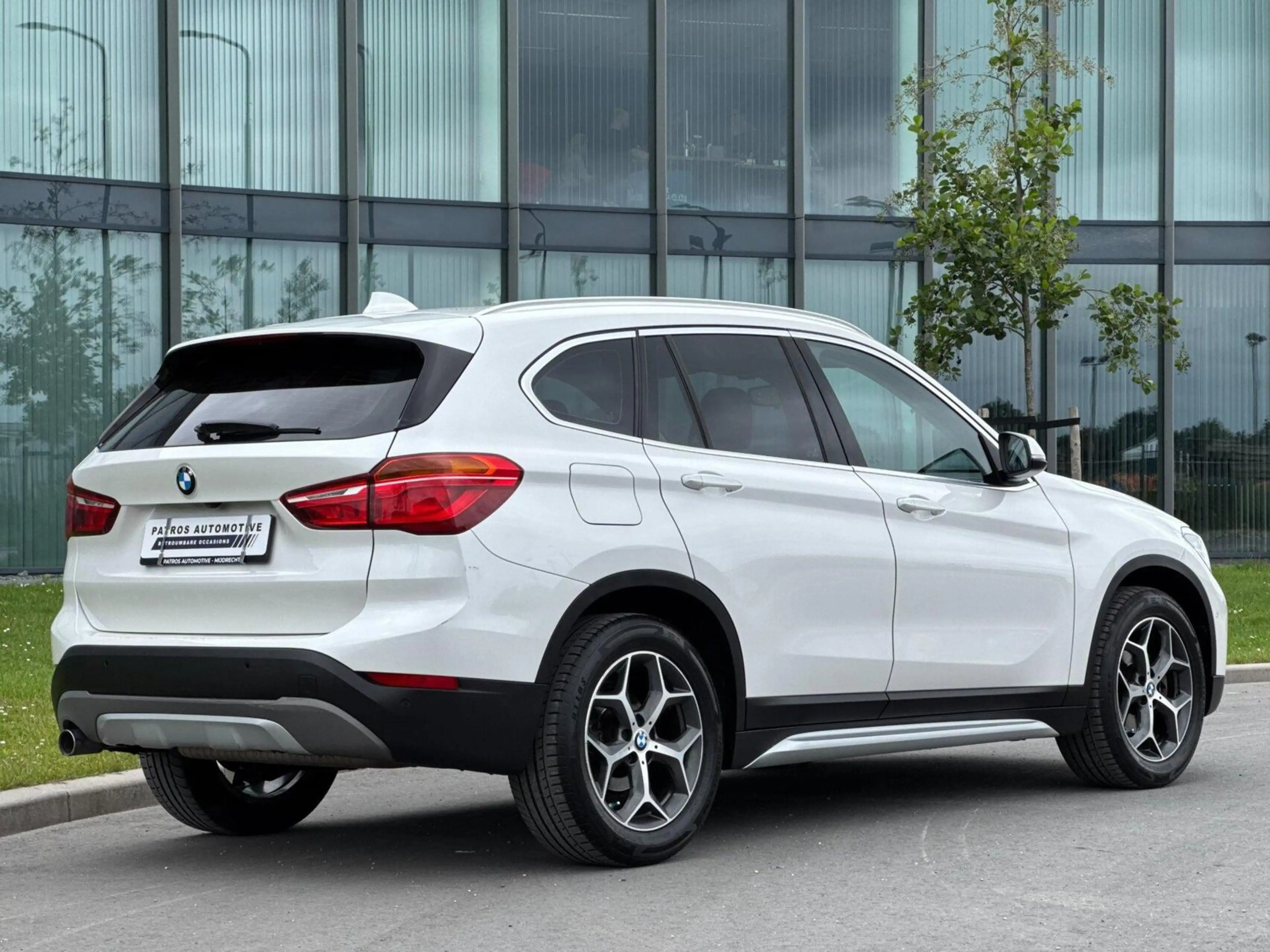 BMW X1 sDrive18i High Executive — photo 2