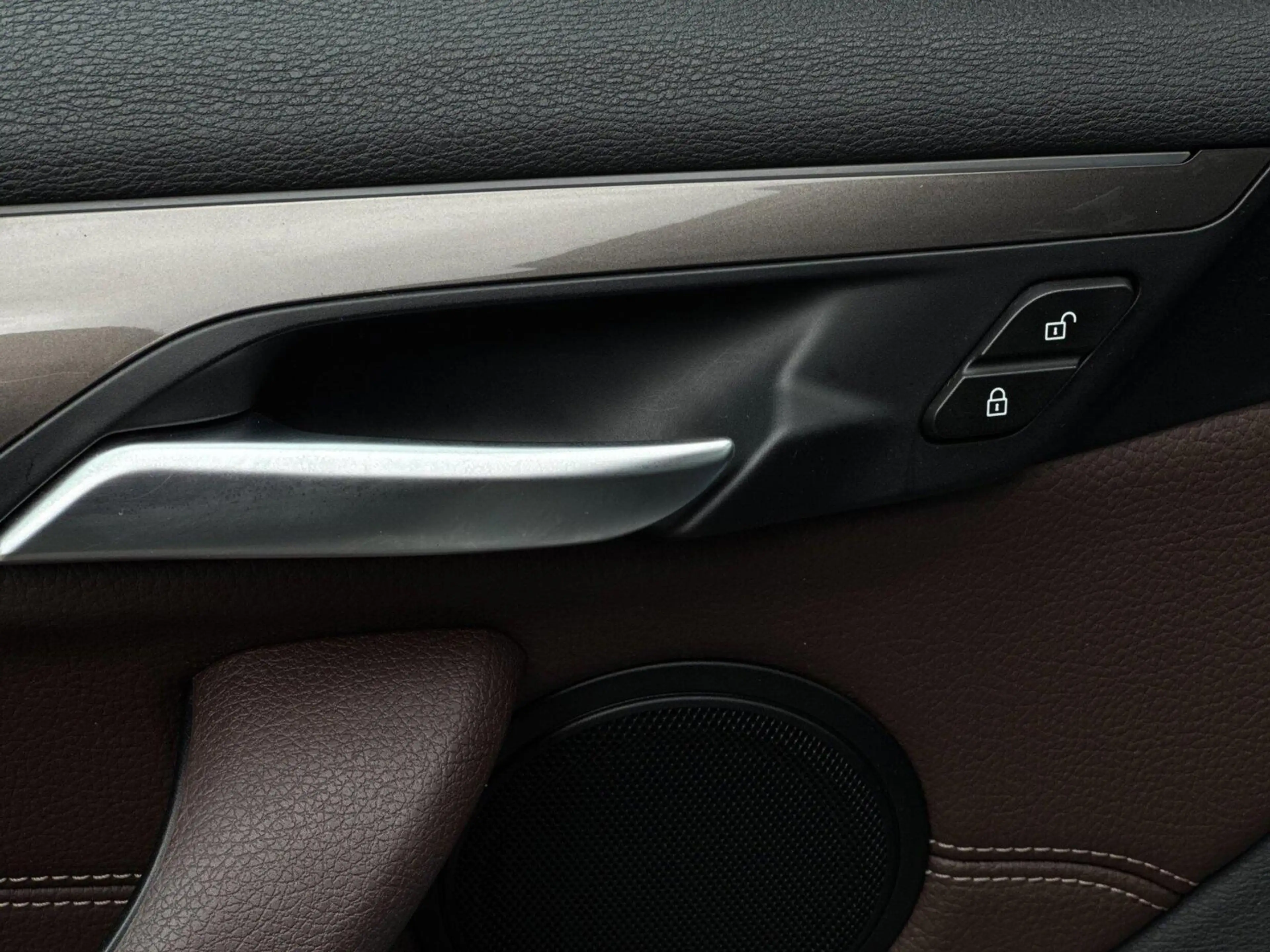 BMW X1 sDrive18i High Executive — photo 13