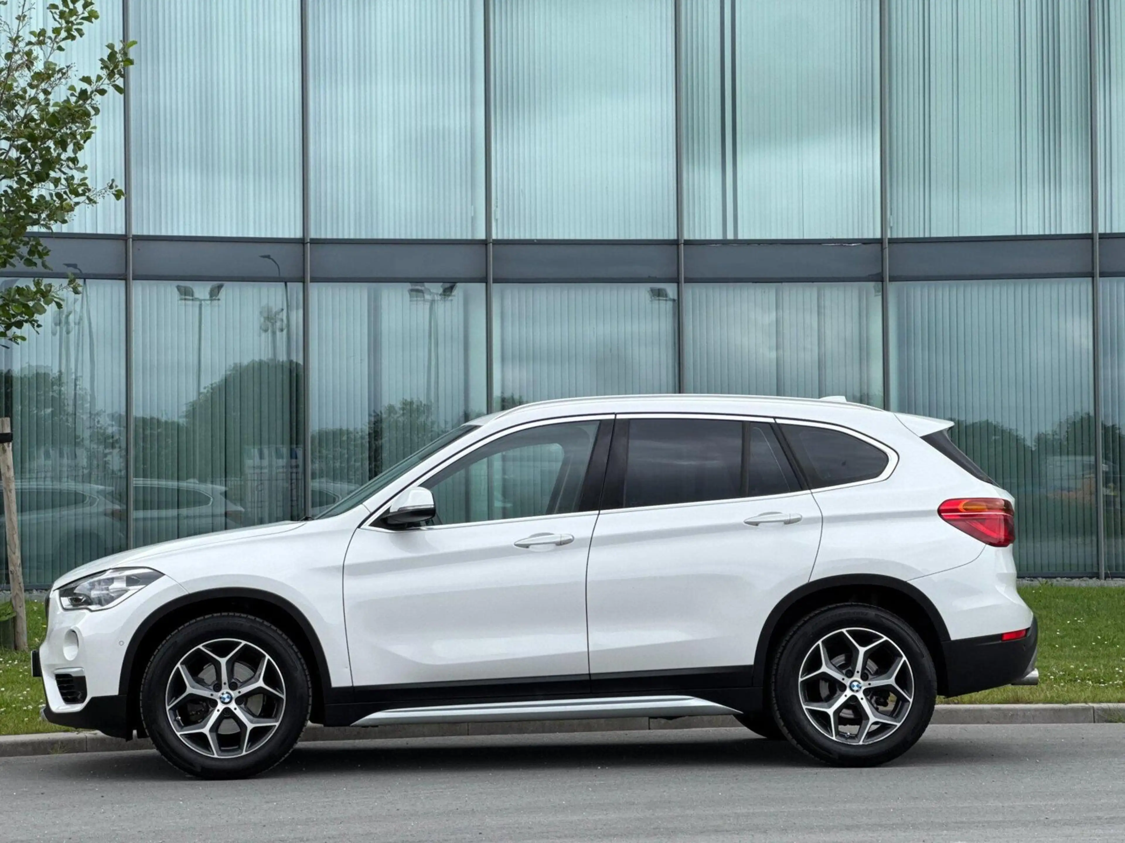 BMW X1 sDrive18i High Executive — photo 10
