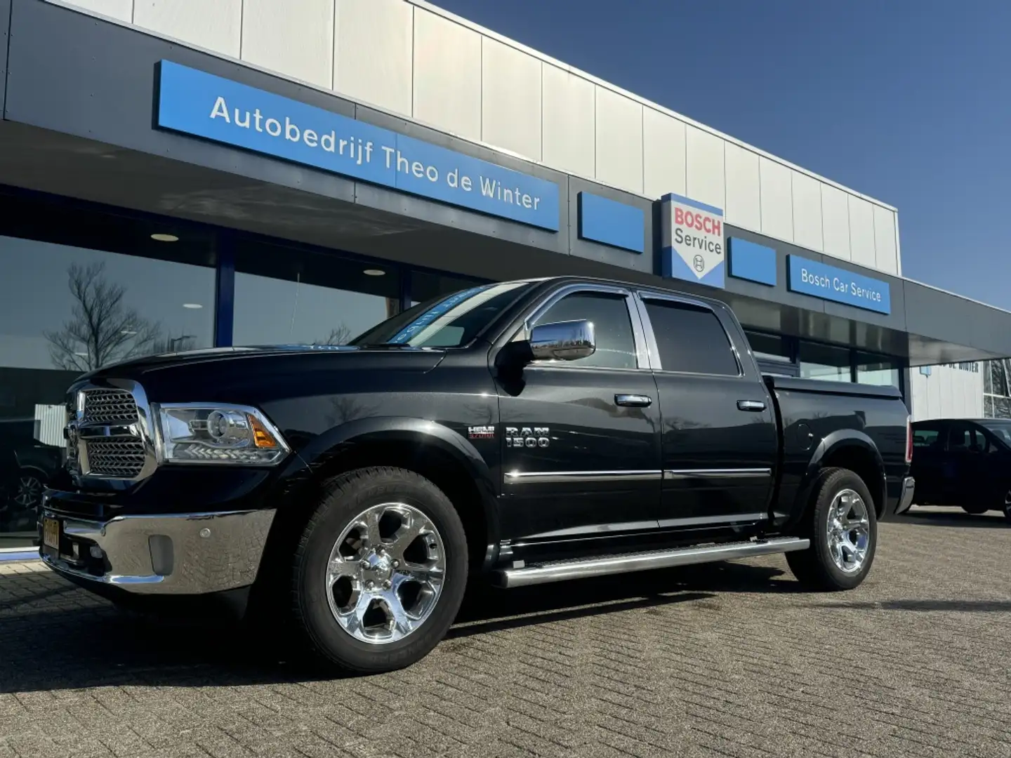Dodge RAM 1500 Laramie 5.7 V8 4x4 CC 5'7 Laramie| LPG, Clima Negro - 1