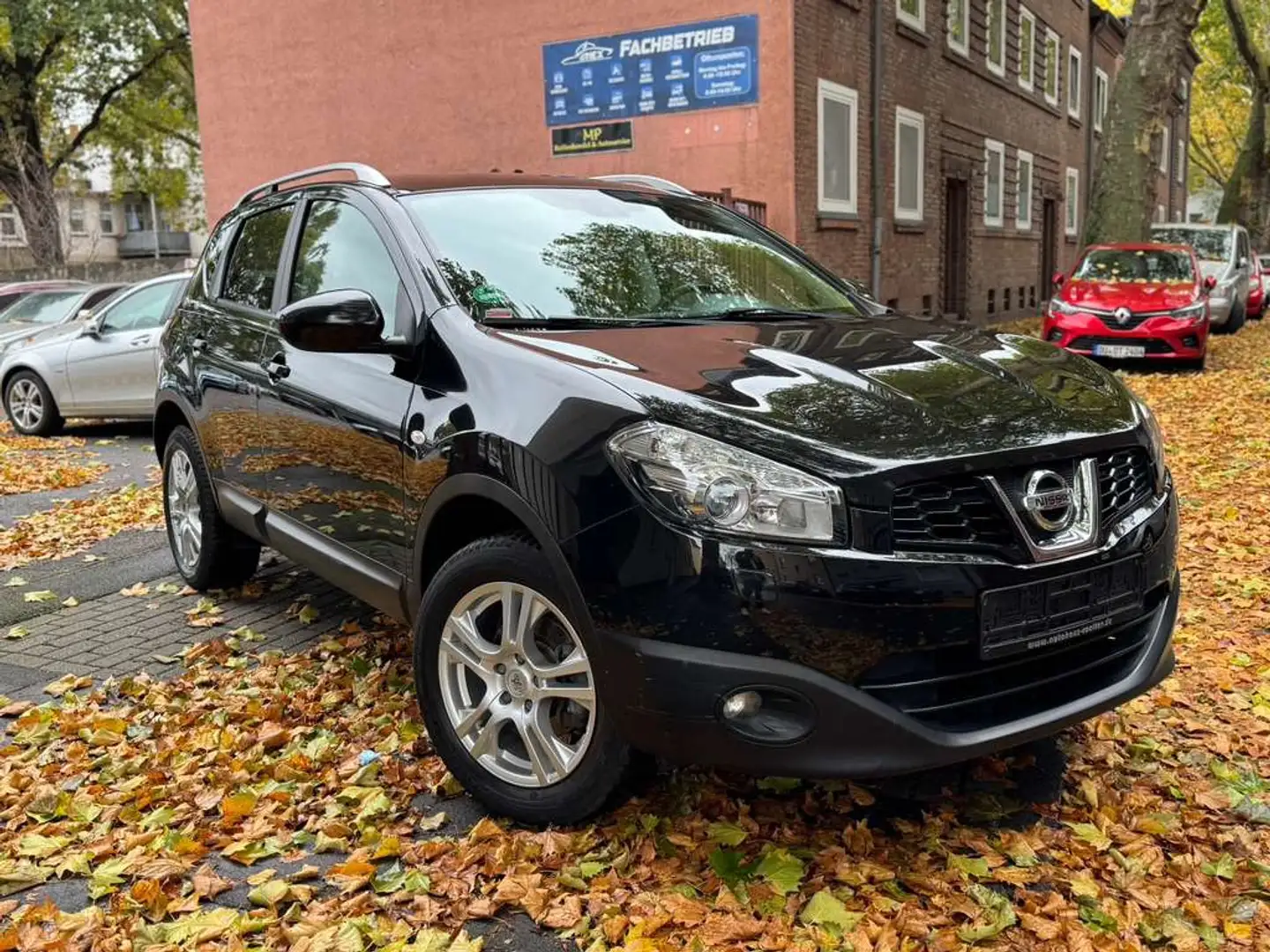 Nissan Qashqai Tekna Kamera Panorama PDC SHZ Navi Tüv Garantie Schwarz - 2