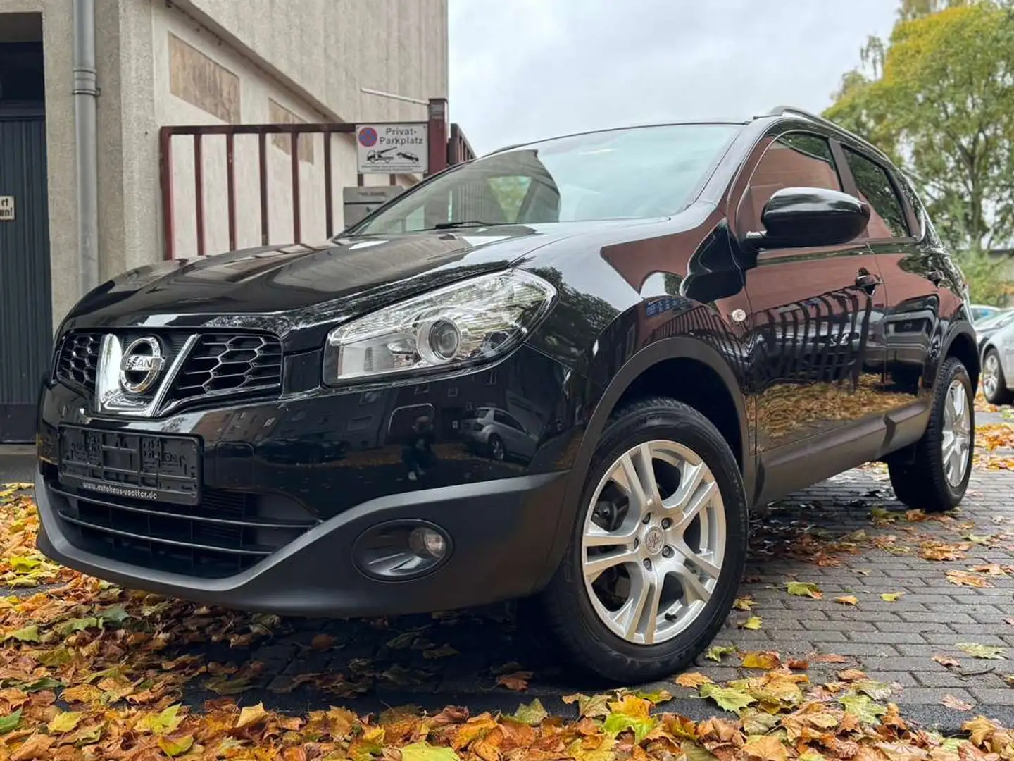 Nissan Qashqai Tekna Kamera Panorama PDC SHZ Navi Tüv Garantie Schwarz - 1