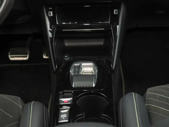 Peugeot 208 view 12