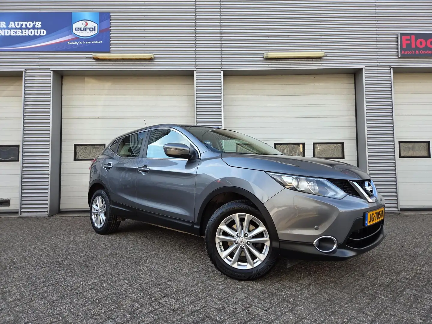 Nissan Qashqai 1.2 Connect Edition Grau - 2