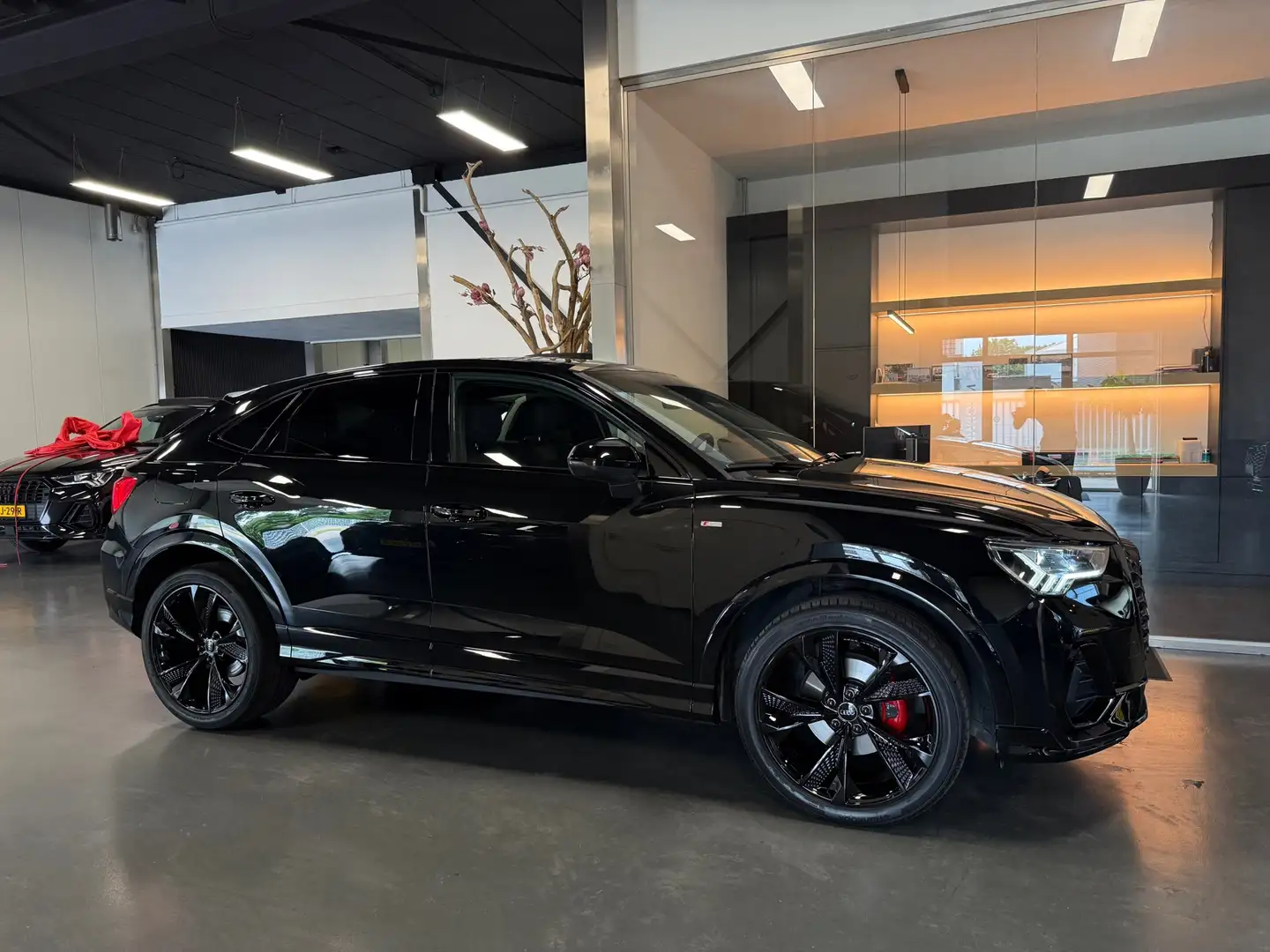 Audi Q3 Sportback 35 TFSI S line Achteruitrijcamera 20Inch Zwart - 2