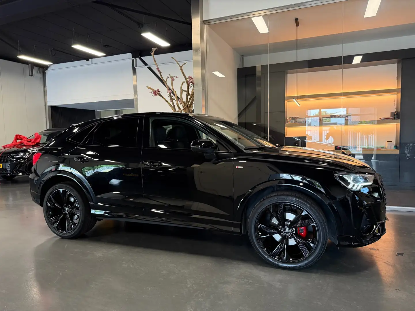 Audi Q3 Sportback 35 TFSI S line Achteruitrijcamera 20Inch Zwart - 1
