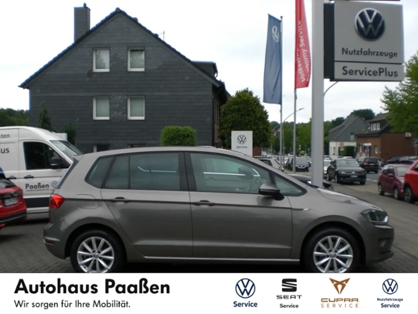 Volkswagen Golf Sportsvan VII Lounge 1.4 TSI NAVI GRA BlindSpot Grijs - 1