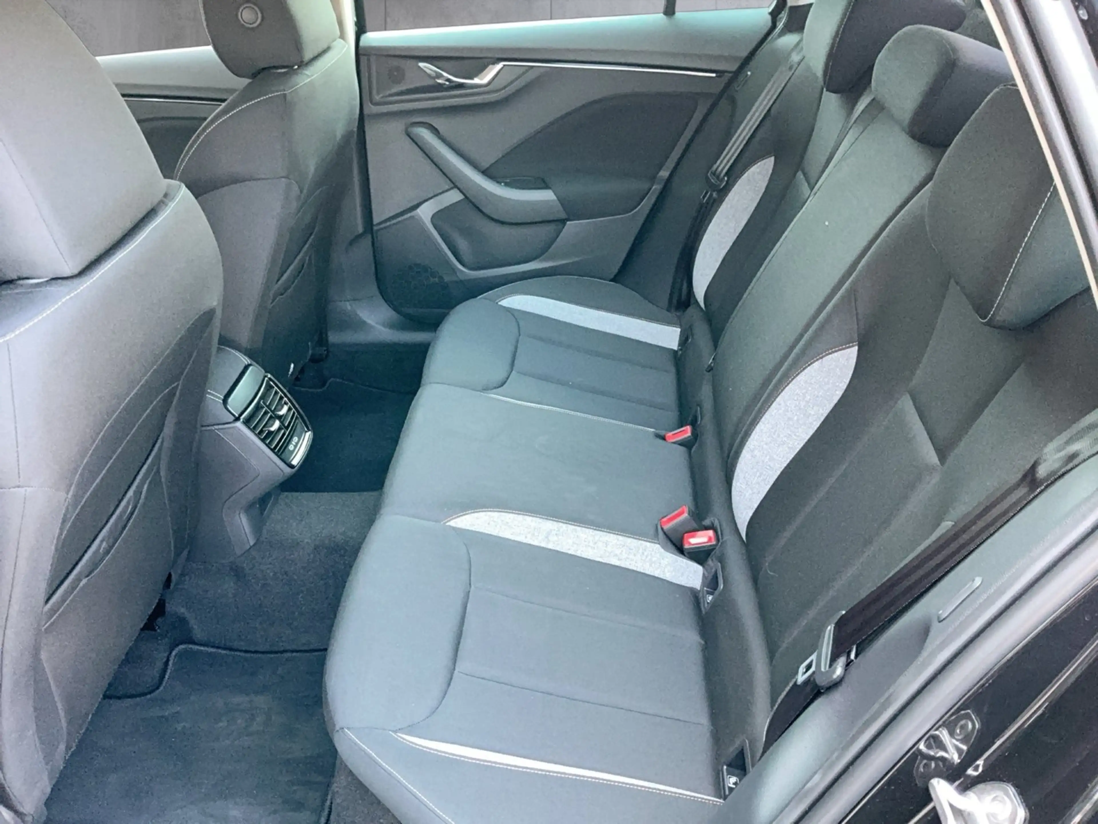Skoda Kamiq Selection TSI — photo 11