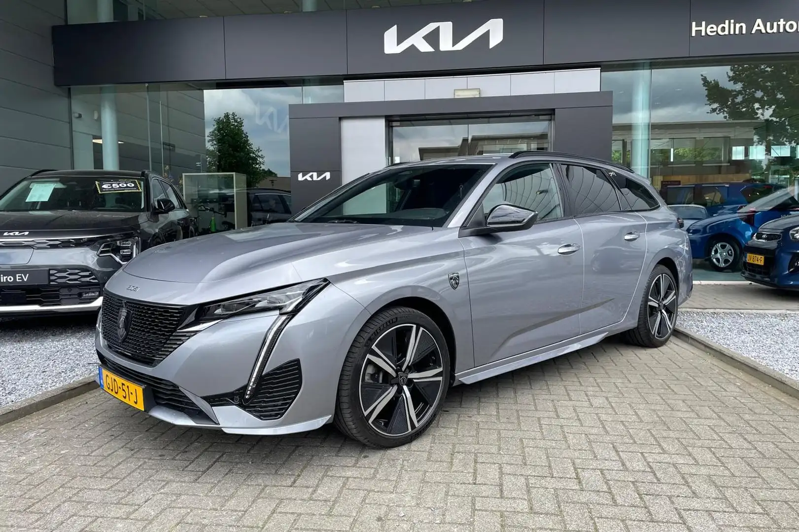 Peugeot 308 SW 1.2 PureTech GT Automaat | 18 Inch | Sportstoel Grijs - 2