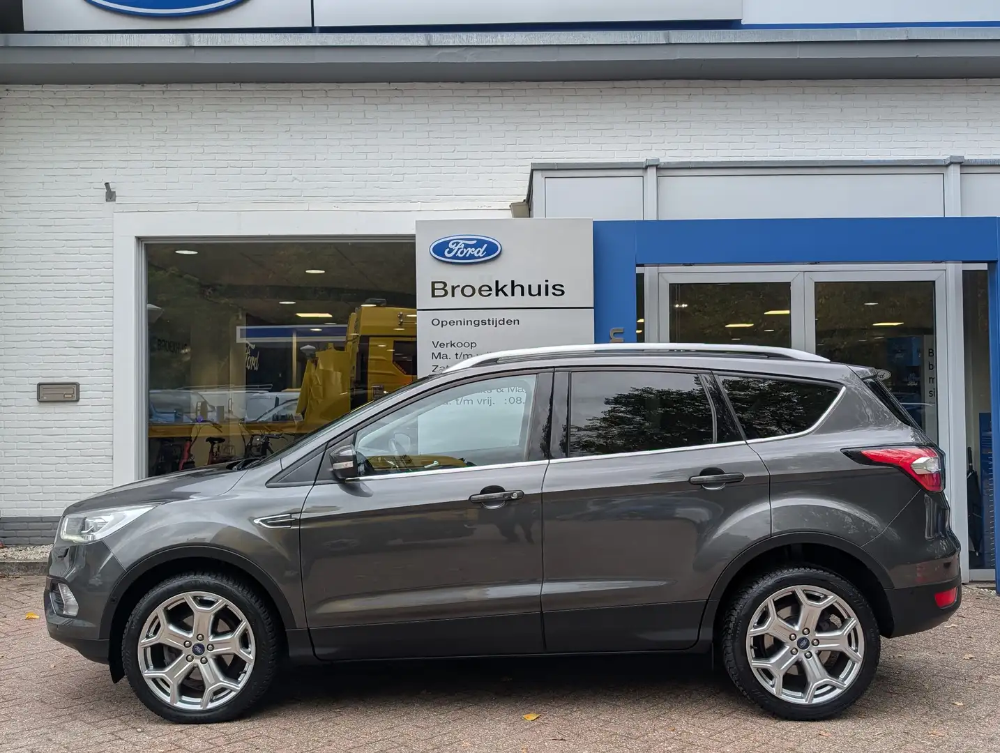 Ford Kuga 1.5 EcoBoost Titanium 150pk | Elek. achterklep | 1 Grijs - 2