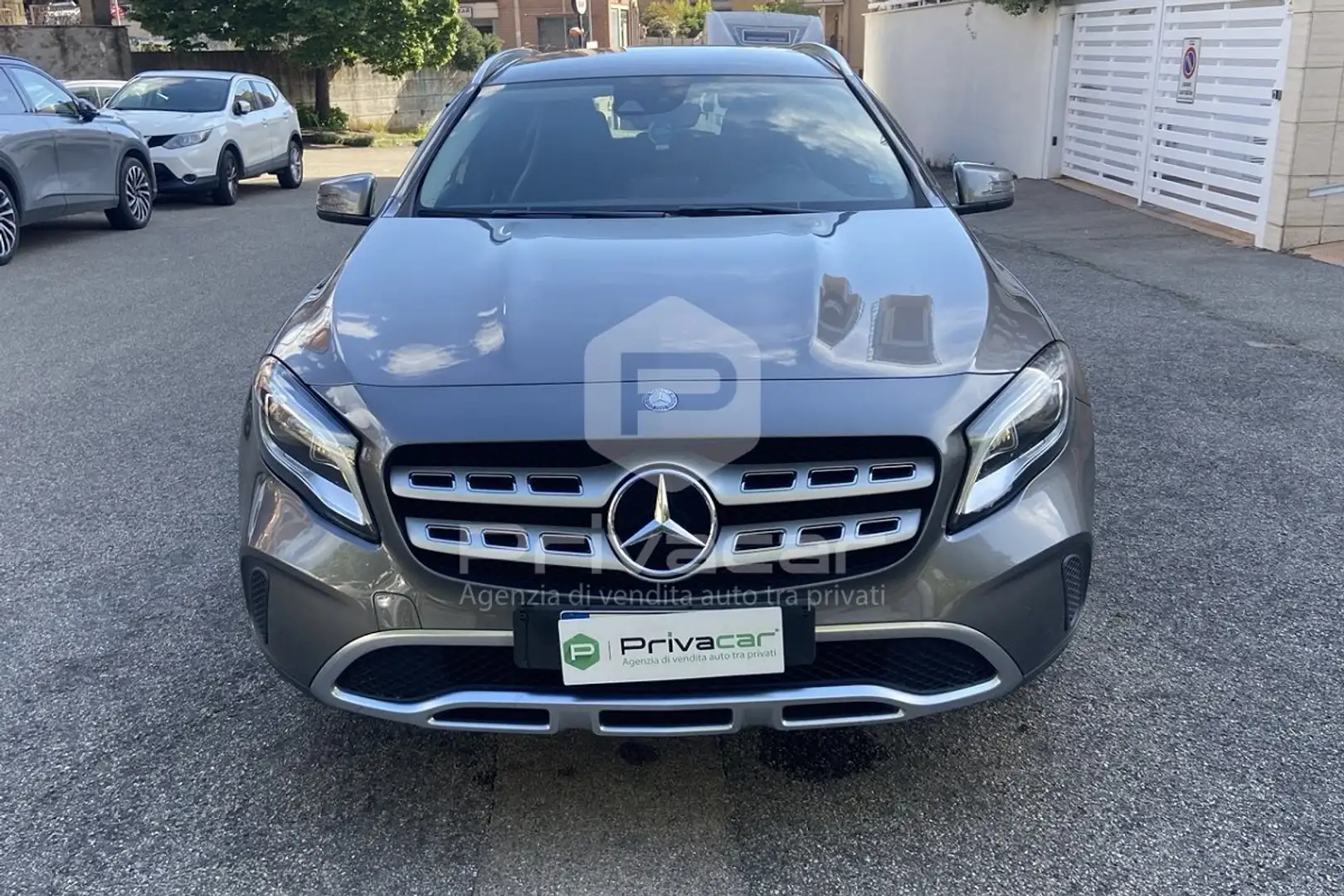 Mercedes-Benz GLA 180 GLA 180 d Automatic Sport Srebrny - 2