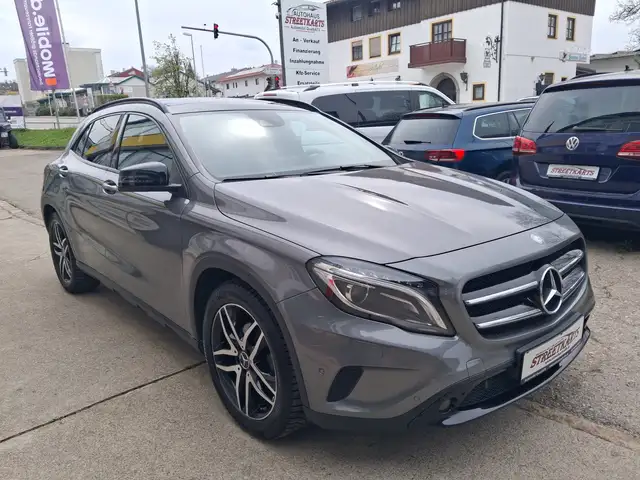 Mercedes-Benz GLA 220 GLA 220 CDI / d Automatik Panorama PDC 8fach