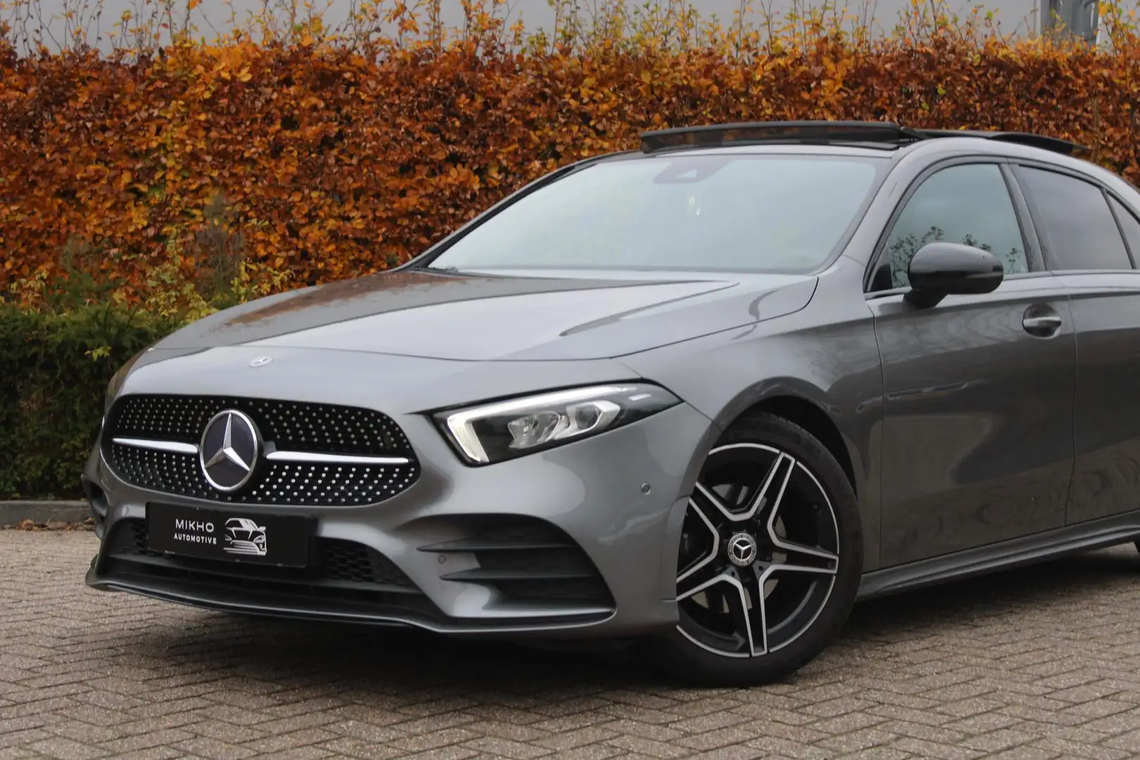 Mercedes-Benz A 200 AMG | Panoramadak | sfeerverlichting | Night pakke Grijs - 2