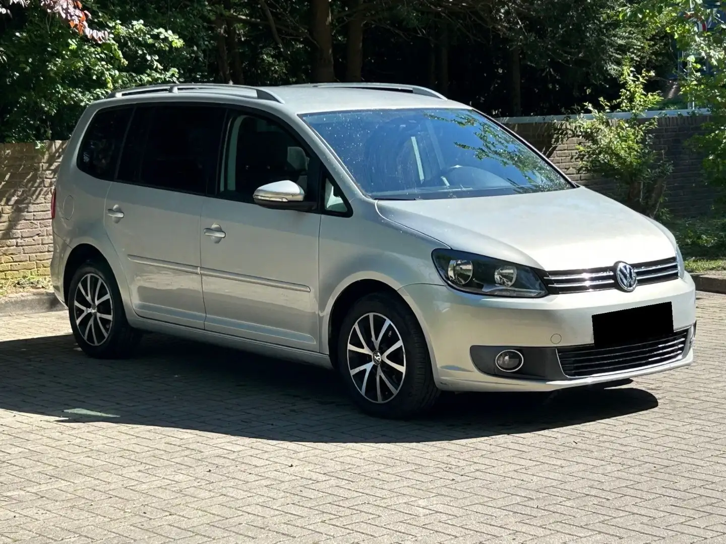 Volkswagen Touran Comfortline *7 Sitzer* *Automatik* *AHK* Silber - 2