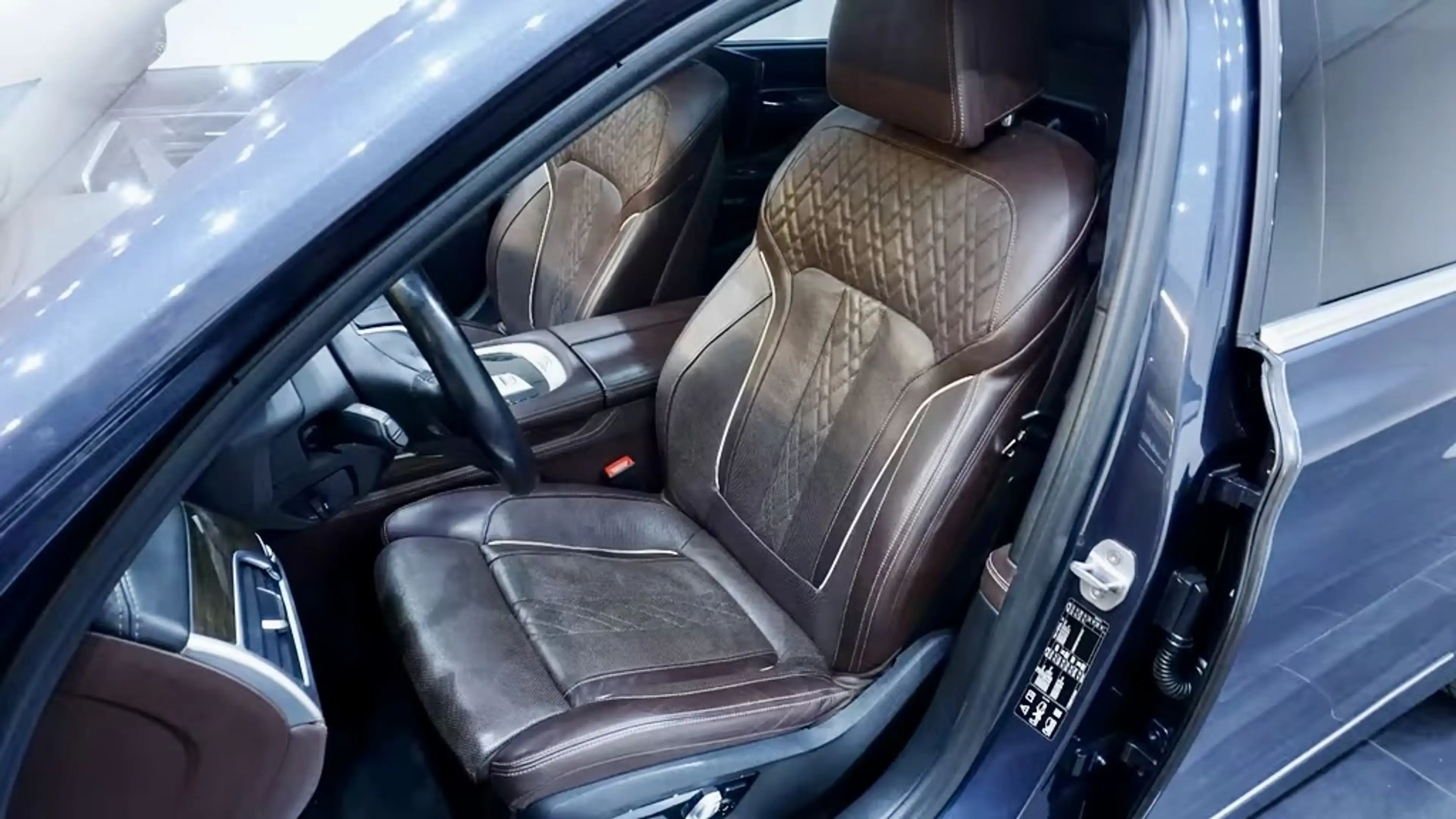 BMW 740 740Ld xDrive,INDIVIDUAL-Panorama,TV,Massage,Carbon — photo 10