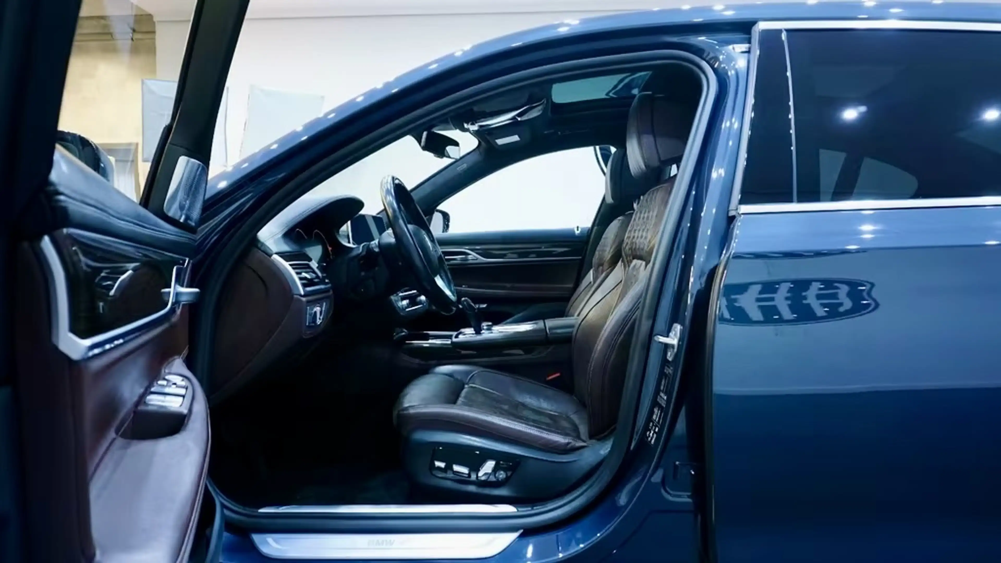 BMW 740 740Ld xDrive,INDIVIDUAL-Panorama,TV,Massage,Carbon — photo 11