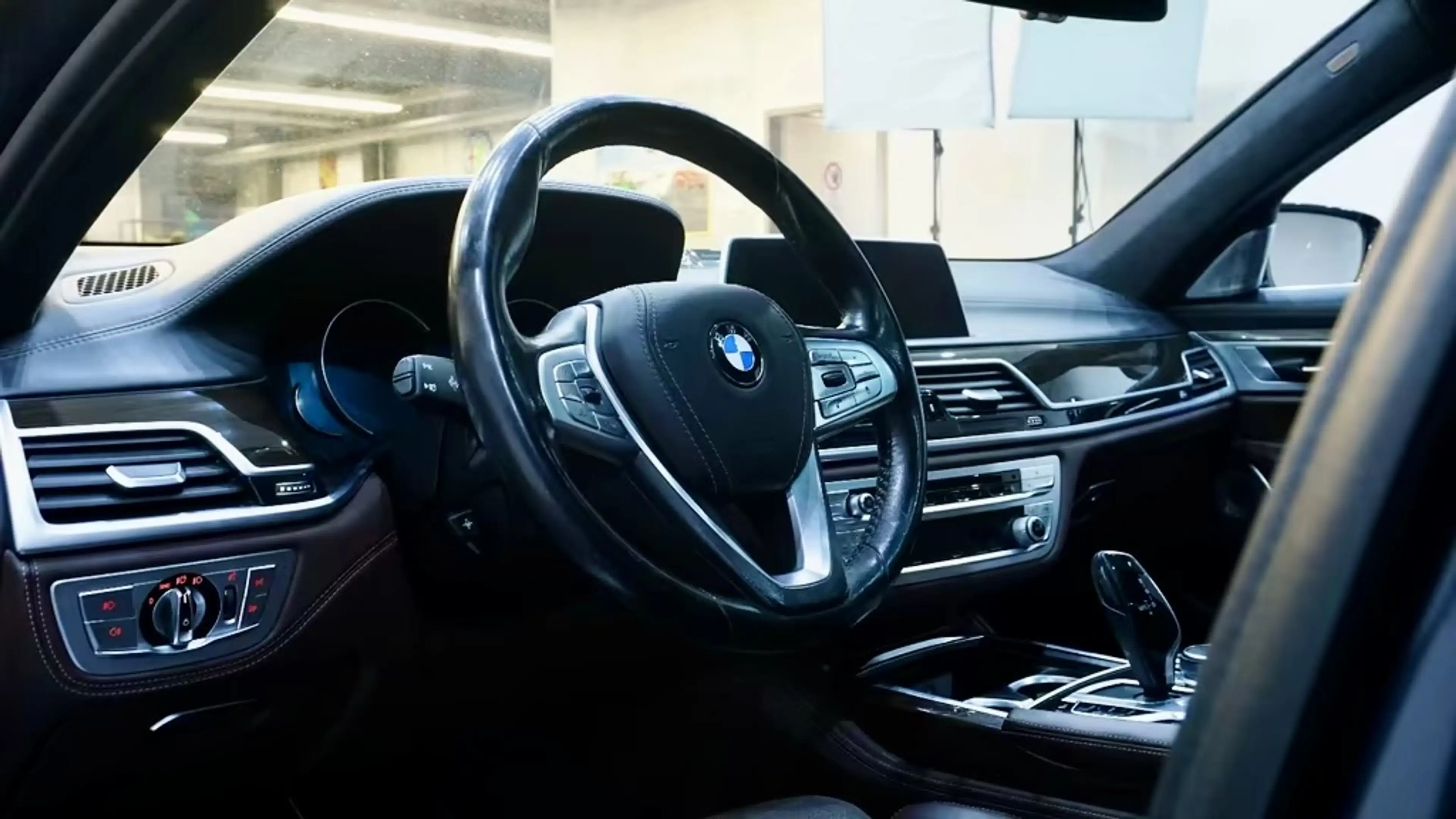 BMW 740 740Ld xDrive,INDIVIDUAL-Panorama,TV,Massage,Carbon — photo 12