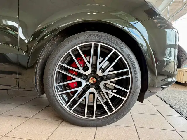 Porsche Cayenne view 6
