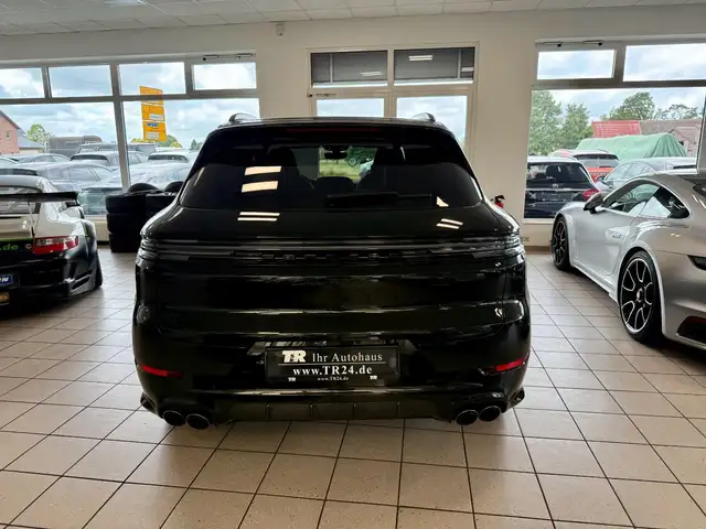 Porsche Cayenne view 4