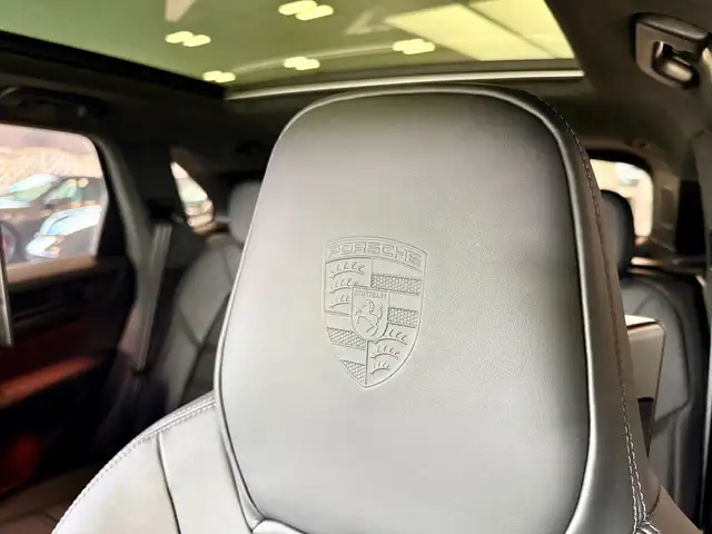 Porsche Cayenne view 9