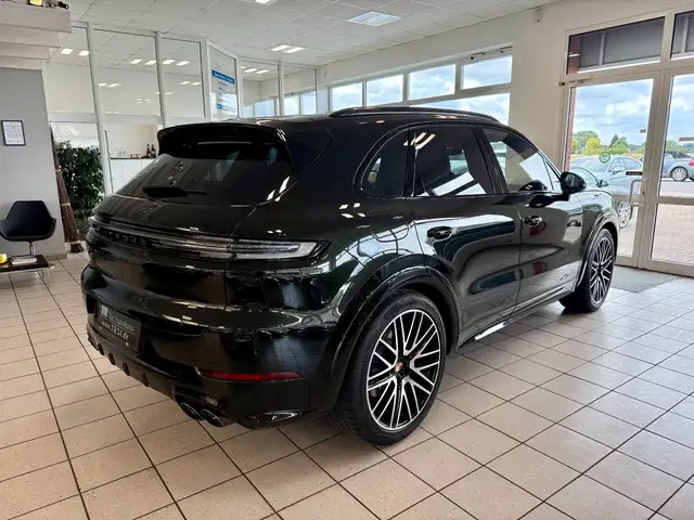 Porsche Cayenne view 5