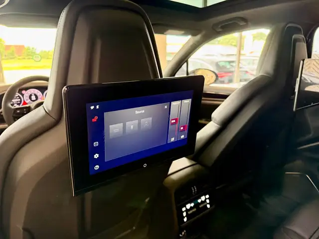 Porsche Cayenne view 13
