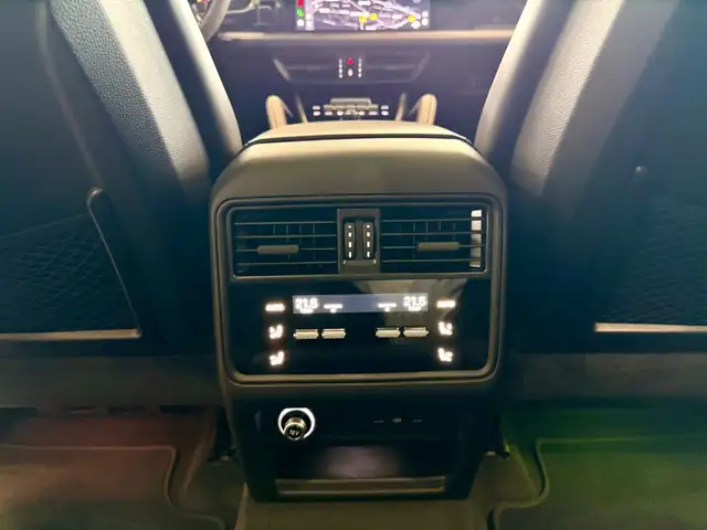 Porsche Cayenne view 15