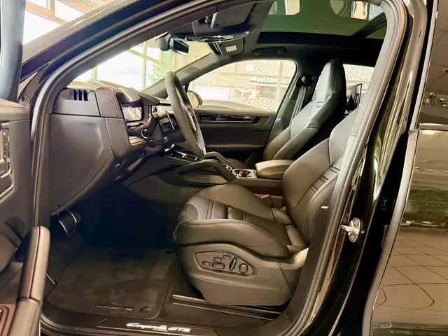 Porsche Cayenne view 11