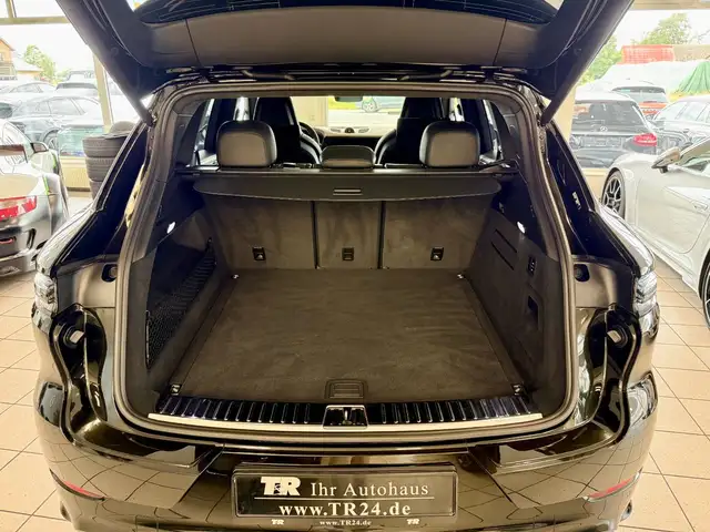 Porsche Cayenne view 14