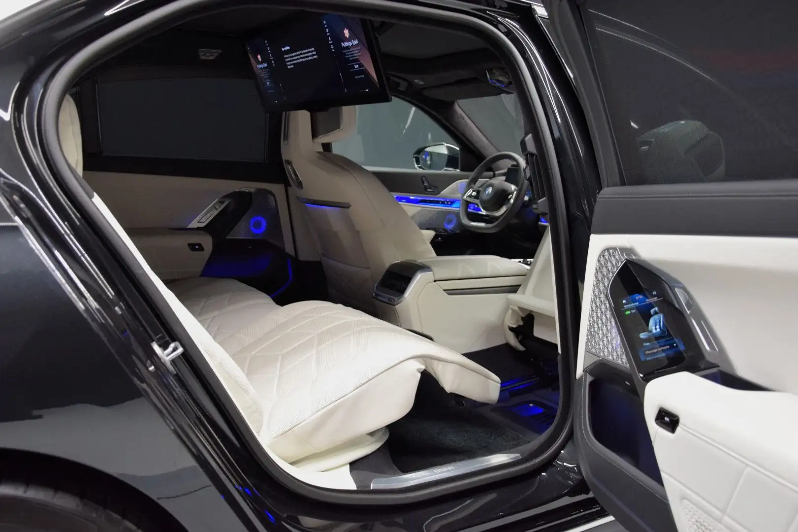 BMW i7 xDrive 60 Design Pure Exce Fond-Ent. Kristall Schwarz - 2
