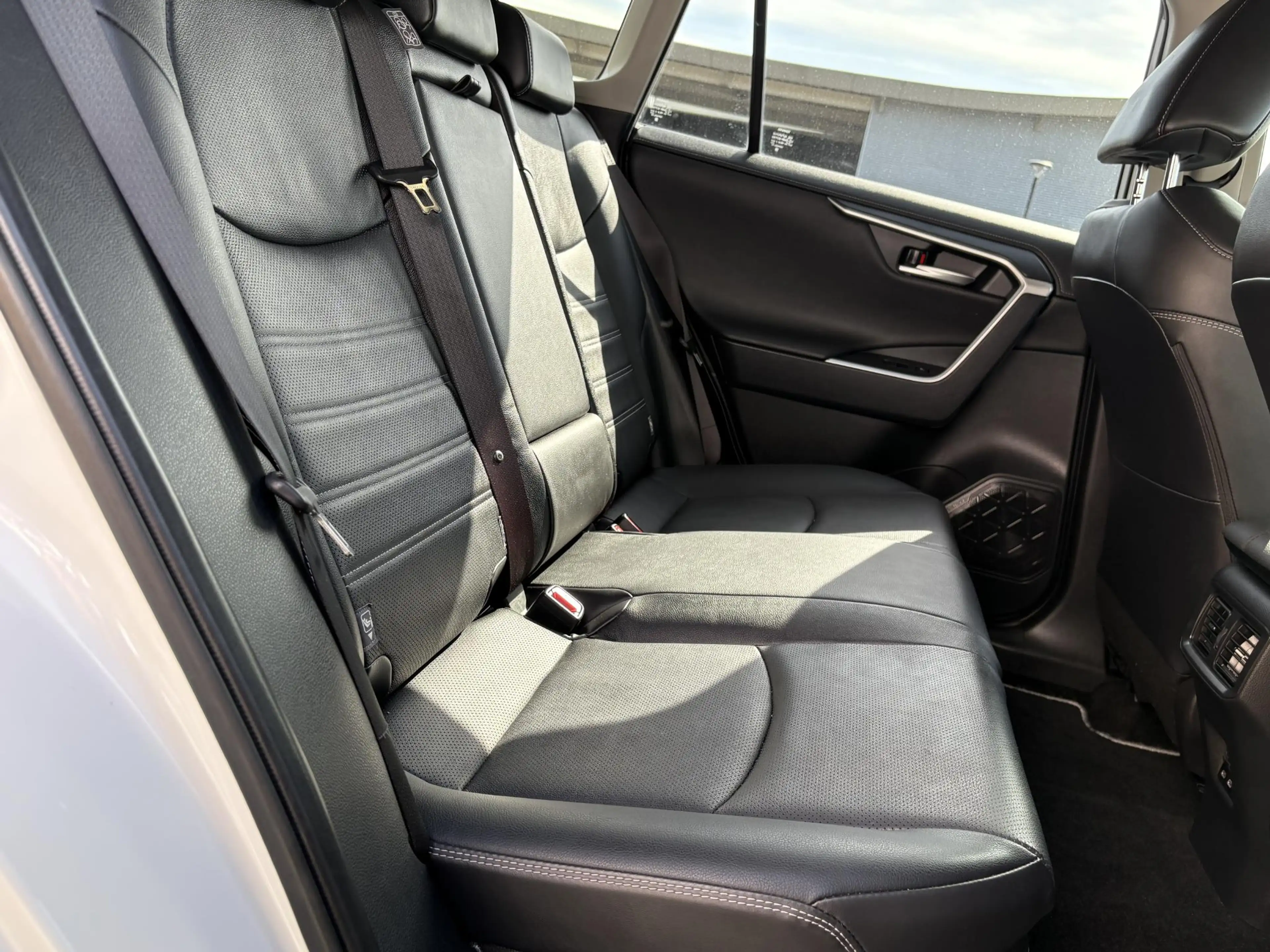 Toyota RAV 4 2.5 HYBRID AWD EXECUTIVE TREKHAAK BLIND-SPOT STOEL — photo 20