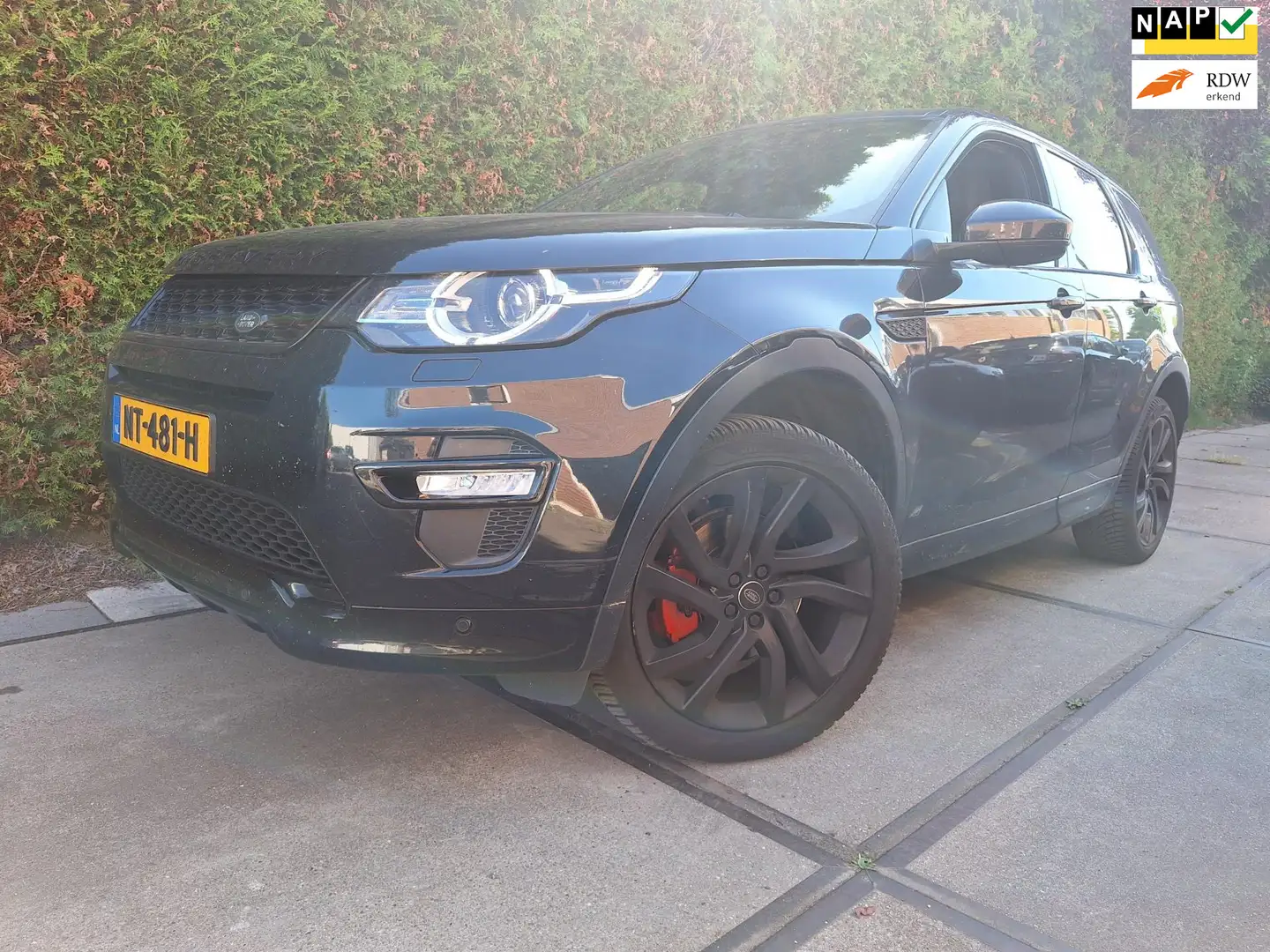 Land Rover Discovery Sport 2.0 TD4 HSE Luxury Zwart - 1