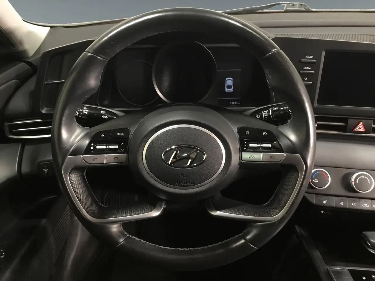 Hyundai ELANTRA снимка Hyundai ELANTRA