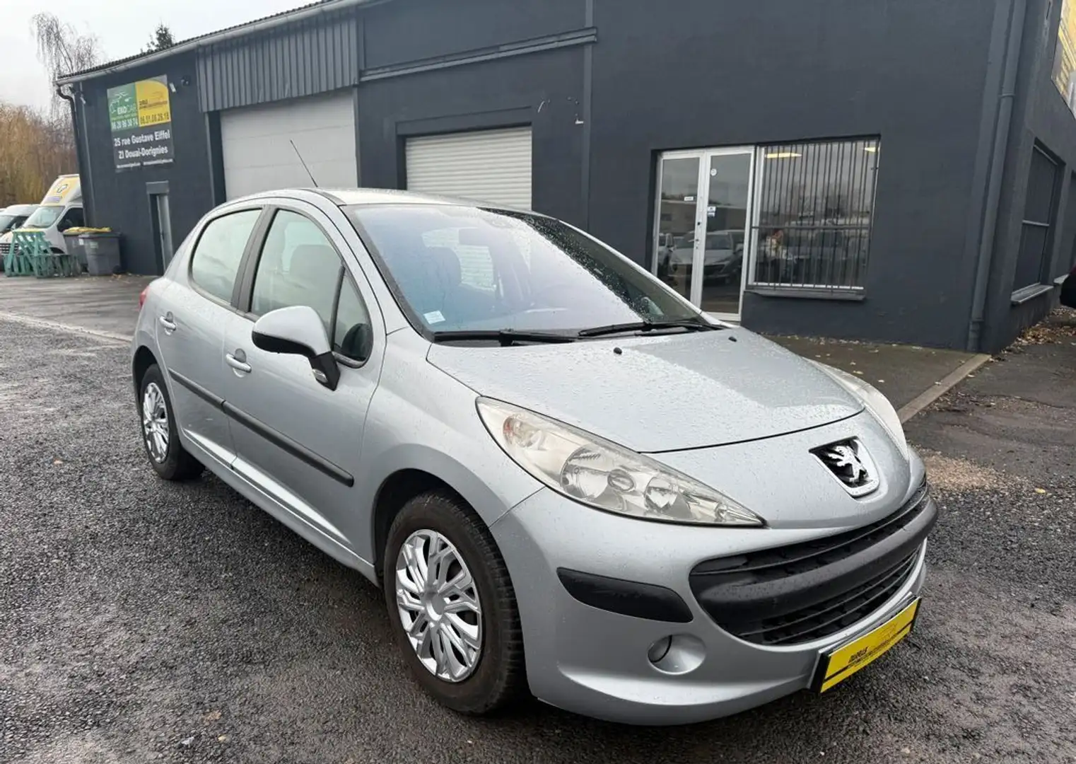 Peugeot 207 1l4 essence 95 chx « Premium pack » Gris - 1