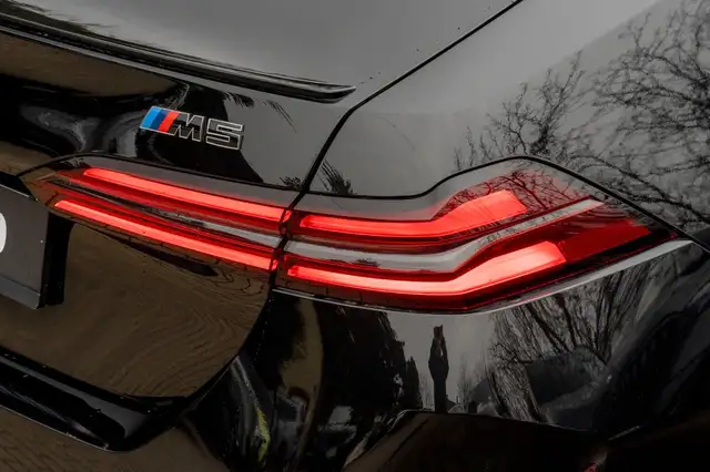 BMW M5 view 7
