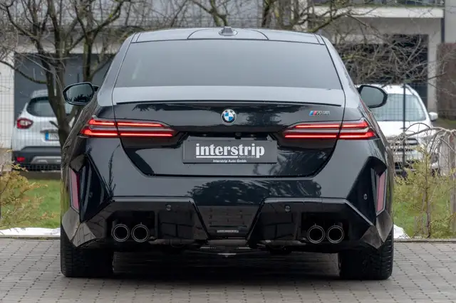 BMW M5 view 5