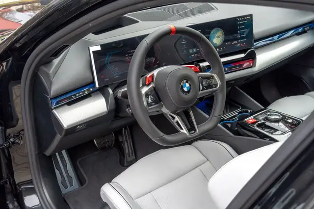 BMW M5 view 12
