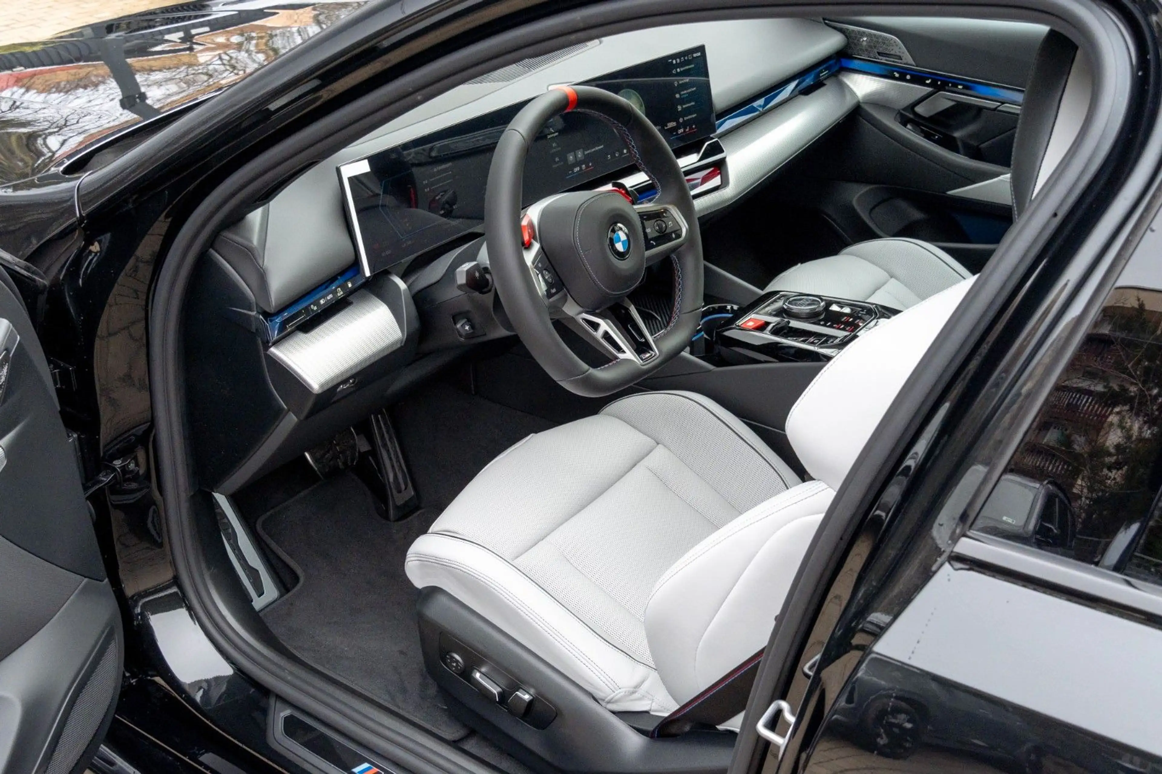 BMW M5 2026.DR.ASS.PLUS.PANO.360°.4ZONEN.LHZ.B&W.AHK — photo 11