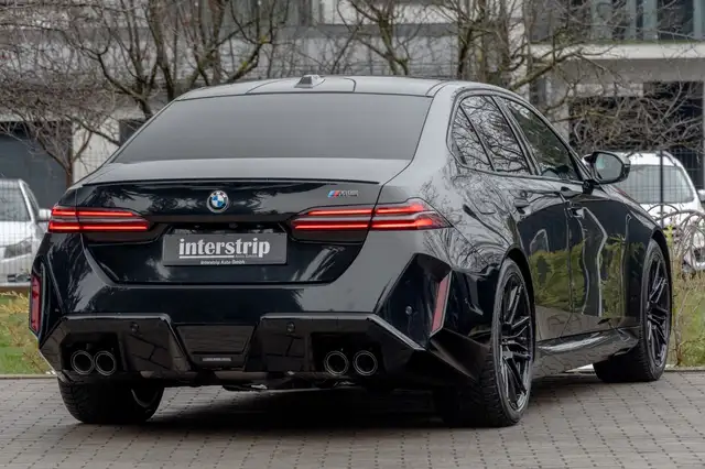 BMW M5 view 6