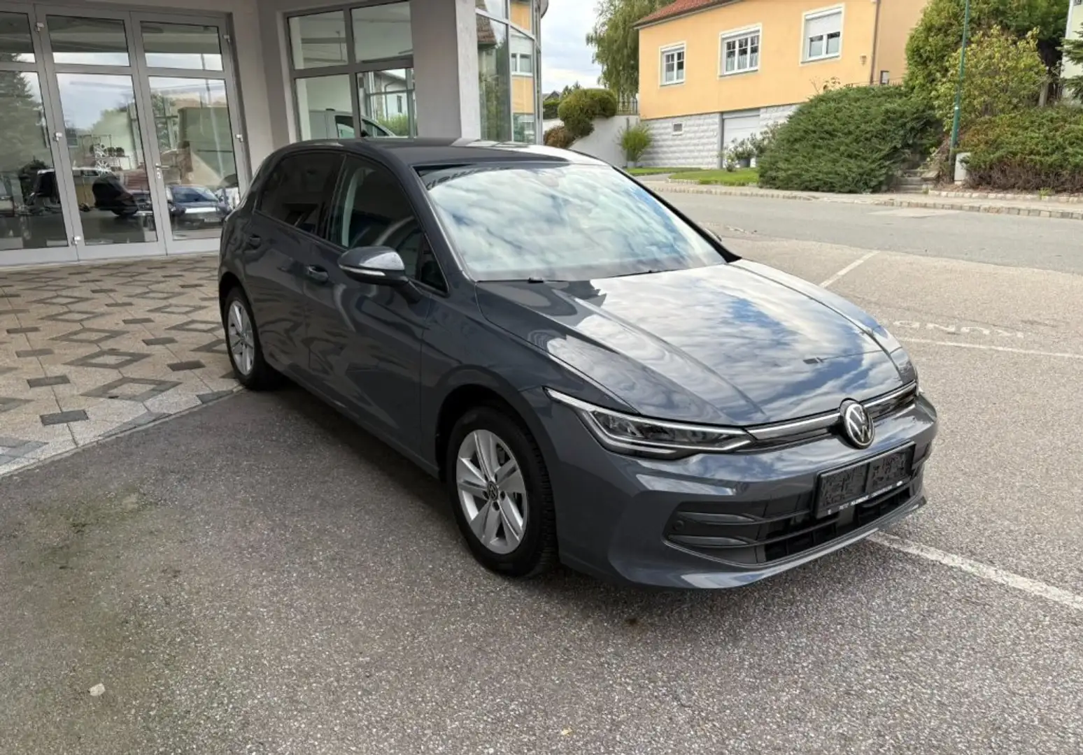 Volkswagen Golf Life 1.5 TSI Grau - 2