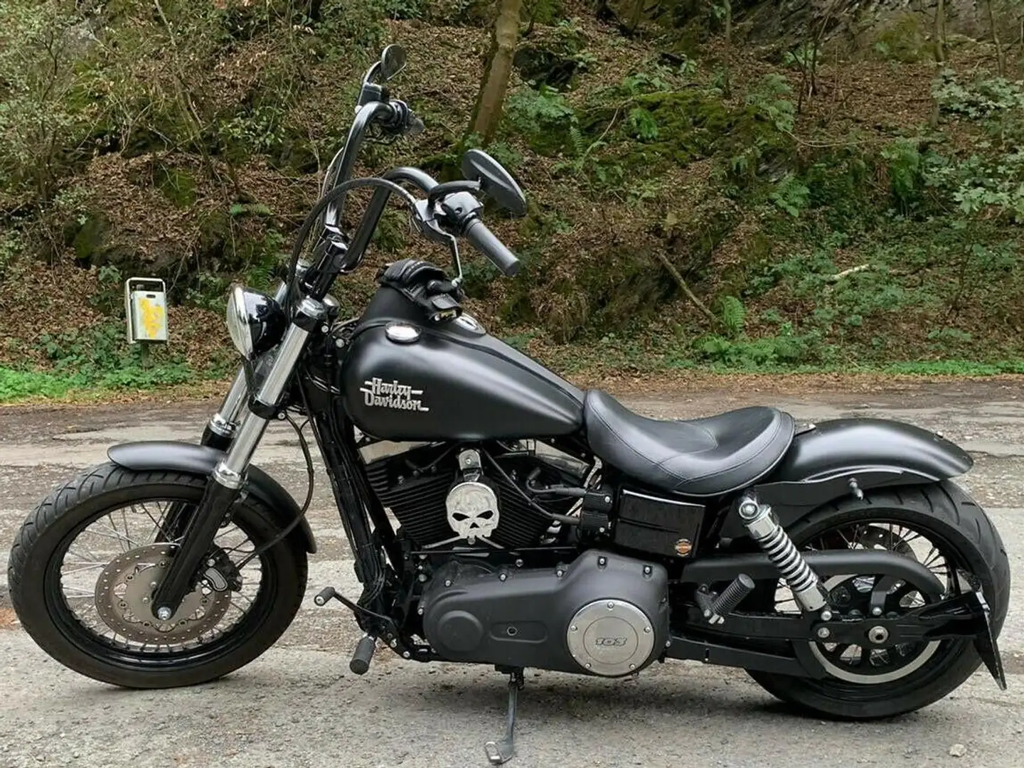 Harley-Davidson Dyna Street Bob 103 Negru - 1